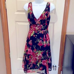 Beautiful V-neck crossing and V back with floral black red dress